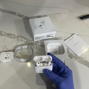 Apple White Earbud Headphones